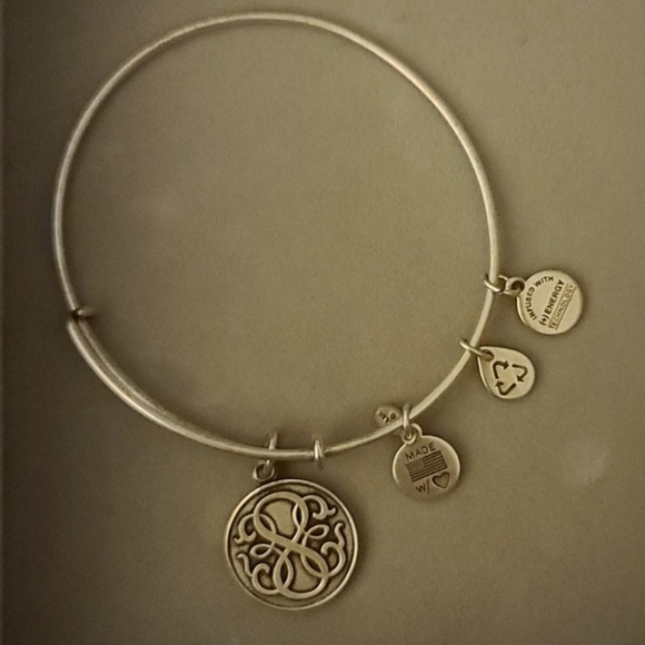 ALL JEWELRY 🥰 - Picture 6 of 9